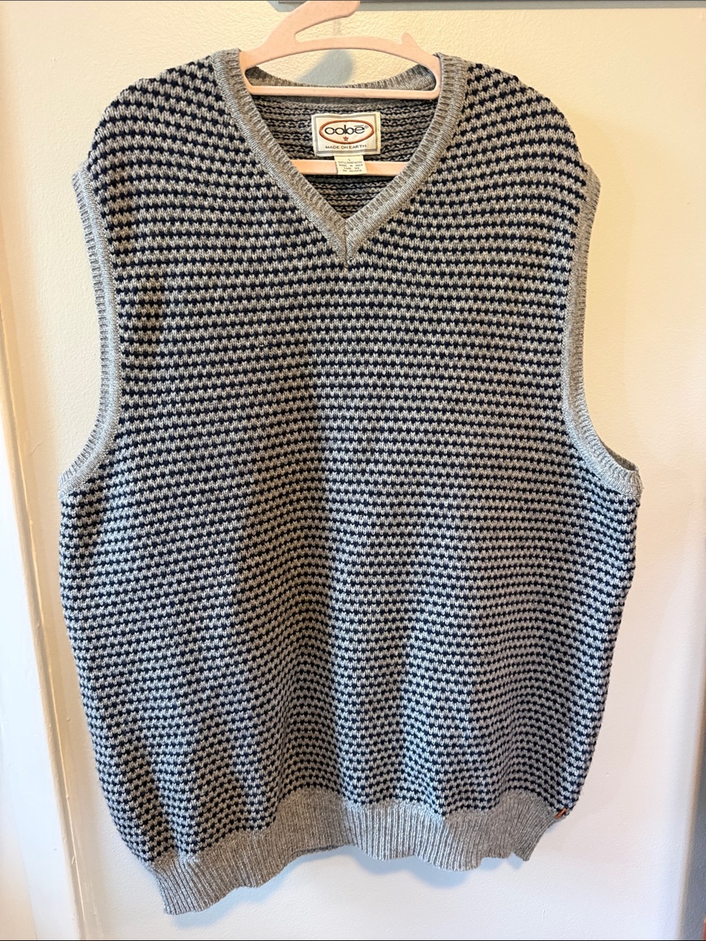 OOBE 100% Lambswool Sweater Vest Men’s Large Gray Black V-Neck Knit